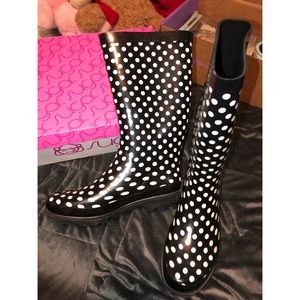 Polka Dot Rain Boots (size 8)